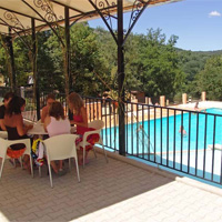 Vakantiepark Slow Village La Roque-sur-Cèze in regio Languedoc-Roussillon, Zuid Frankrijk