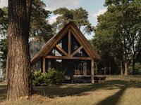 Buitenhuis met hottub
