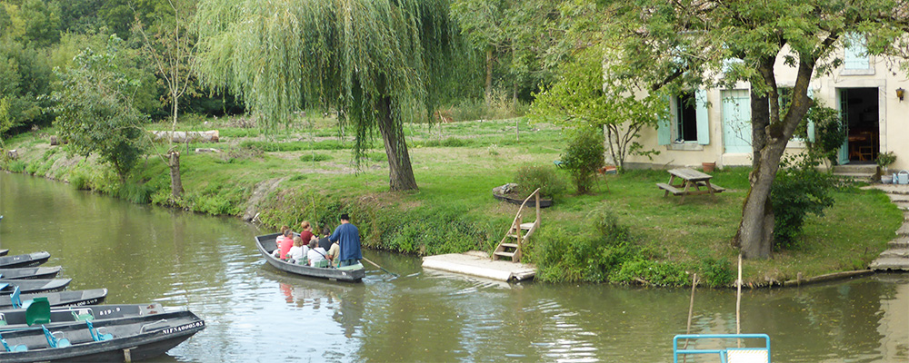 het moeras Marais Poitevin zijn goed op de fiets te ontdekken het moeras Marais Poitevin zijn goed op de fiets te ontdekken